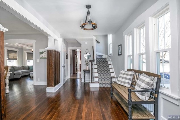 14 Courier Pl, Rutherford NJ  07070-1102 exterior