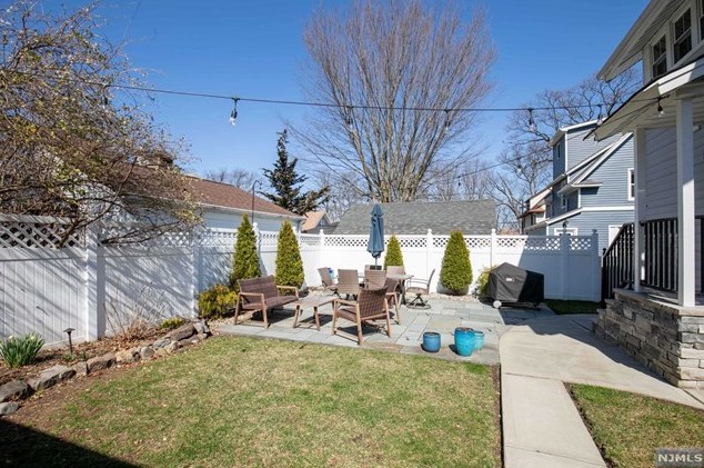 14 Courier Pl, Rutherford NJ  07070-1102 exterior