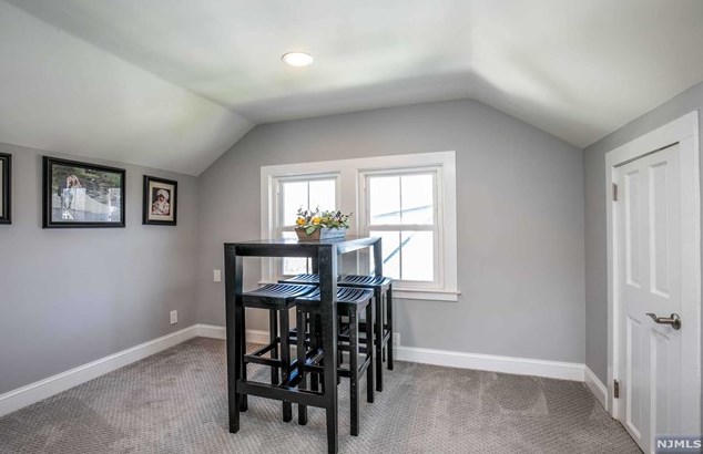 14 Courier Pl, Rutherford NJ  07070-1102 exterior