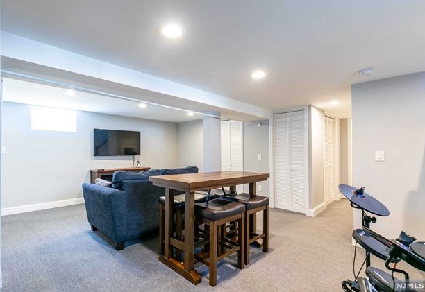 14 Courier Pl, Rutherford NJ  07070-1102 exterior