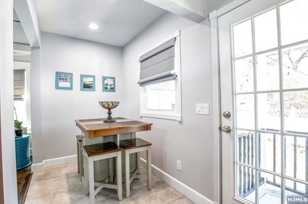 14 Courier Pl, Rutherford NJ  07070-1102 exterior