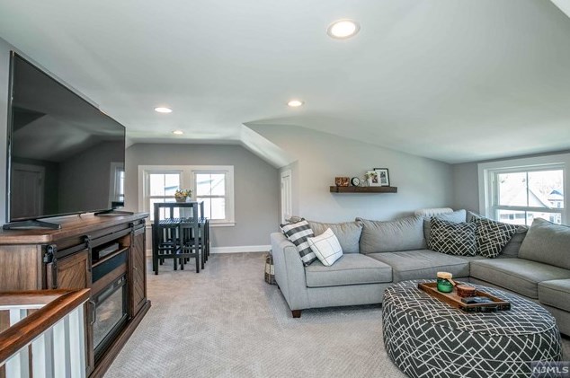 14 Courier Pl, Rutherford NJ  07070-1102 exterior