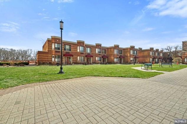 100 Old Palisade Rd, West Fort Lee NJ  07024-7064 exterior