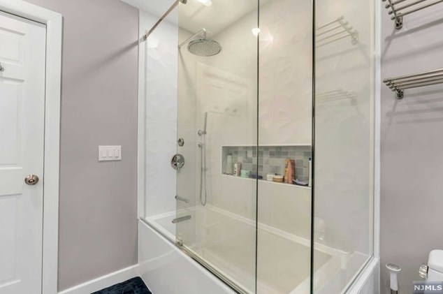 341 Herrick Ave, Teaneck NJ 07666-3306 exterior