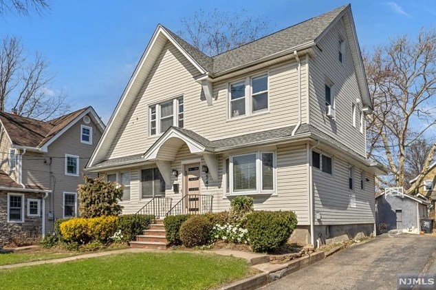 341 Herrick Ave, Teaneck NJ 07666-3306 exterior