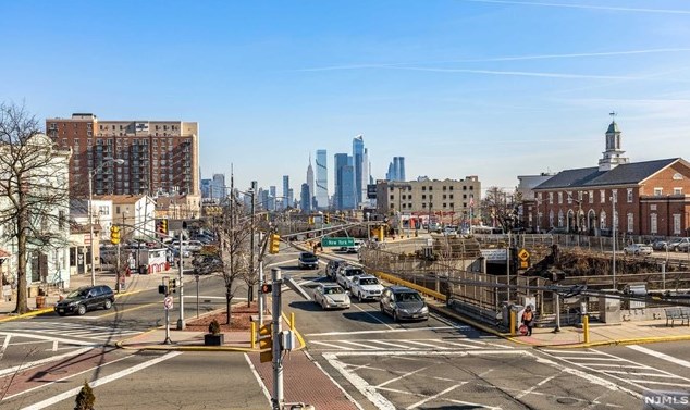 3100 Bergenline Ave, Union City NJ  07087-3917 exterior