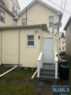 322 Hawthorne St, Orange NJ 07050-2813 exterior