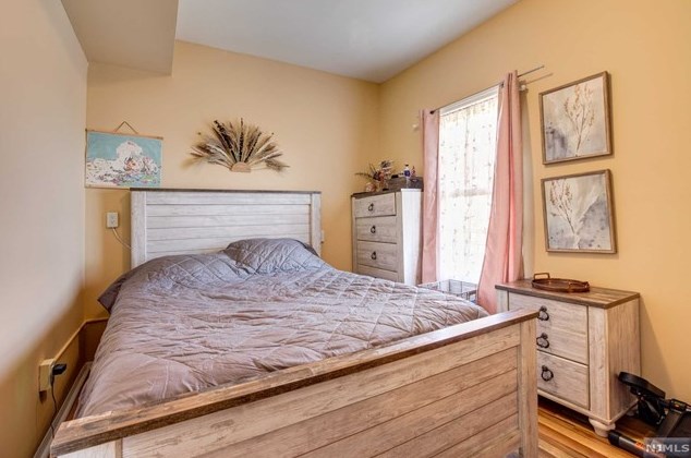 18 Bell St, Belleville NJ  07109-2731 exterior