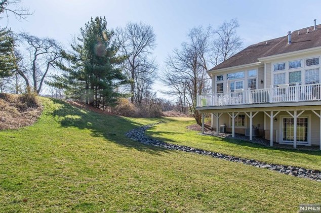 45 Schindler Way, Fairfield NJ  07004-2137 exterior