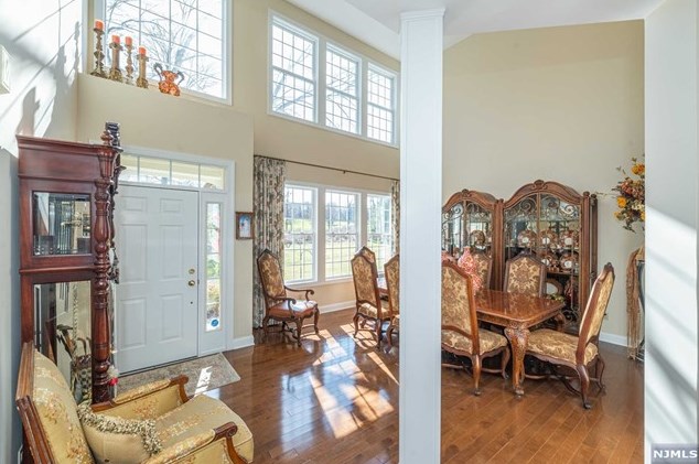 45 Schindler Way, Fairfield NJ  07004-2137 exterior