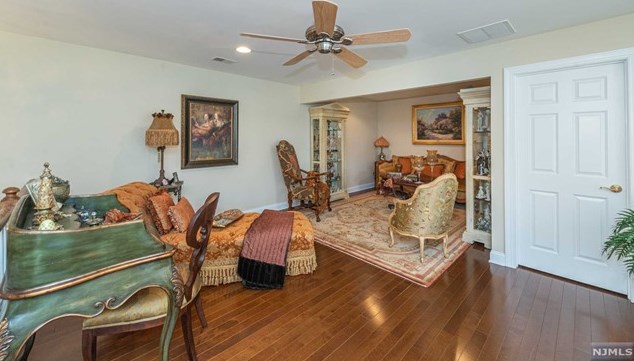 45 Schindler Way, Fairfield NJ  07004-2137 exterior