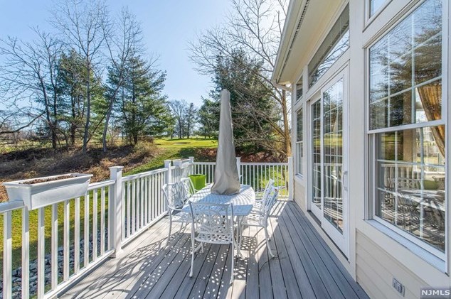 45 Schindler Way, Fairfield NJ  07004-2137 exterior