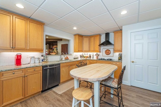 45 Schindler Way, Fairfield NJ  07004-2137 exterior