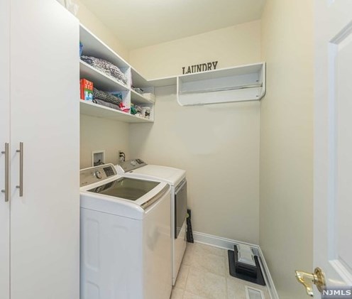 45 Schindler Way, Fairfield NJ  07004-2137 exterior