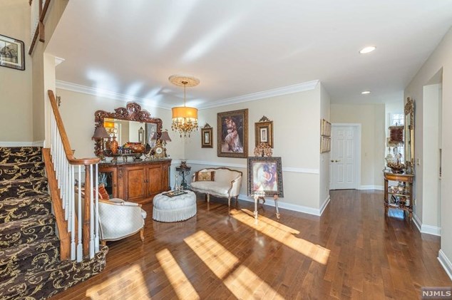 45 Schindler Way, Fairfield NJ  07004-2137 exterior