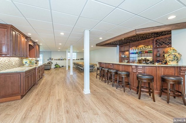 45 Schindler Way, Fairfield NJ  07004-2137 exterior