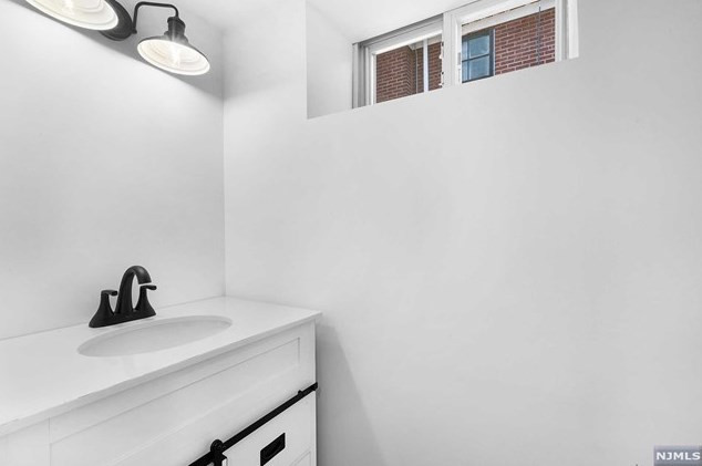 21 Raymond Ave, Rutherford NJ  07070-1131 exterior