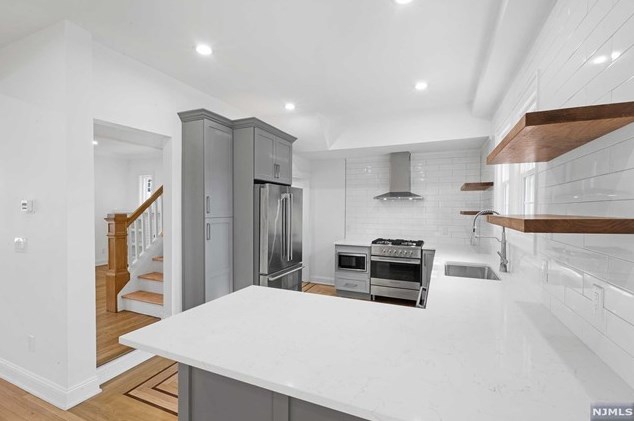 21 Raymond Ave, Rutherford NJ  07070-1131 exterior