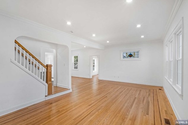 21 Raymond Ave, Rutherford NJ  07070-1131 exterior