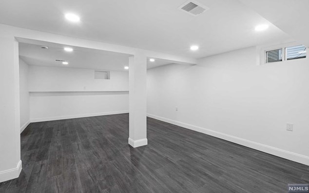 21 Raymond Ave, Rutherford NJ  07070-1131 exterior