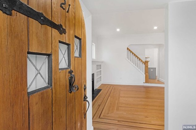 21 Raymond Ave, Rutherford NJ  07070-1131 exterior