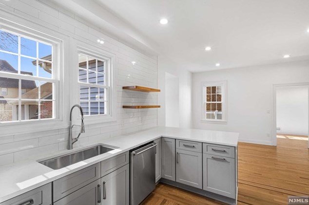 21 Raymond Ave, Rutherford NJ  07070-1131 exterior