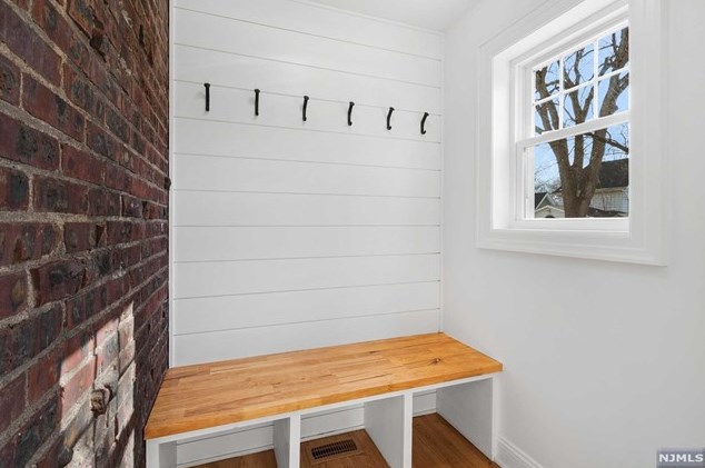 21 Raymond Ave, Rutherford NJ  07070-1131 exterior