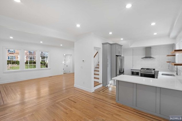 21 Raymond Ave, Rutherford NJ  07070-1131 exterior