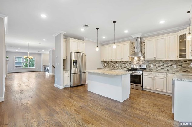 457 Lincoln Ave, Cliffside Park NJ  07010-1822 exterior