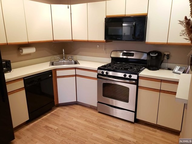 212 Robertson Way, Lincoln Park NJ  07035-1859 exterior