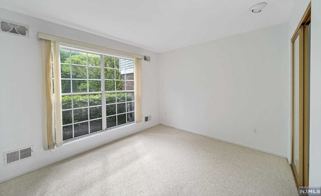 1449 Teresa Dr, West Fort Lee NJ 07024-2161 exterior