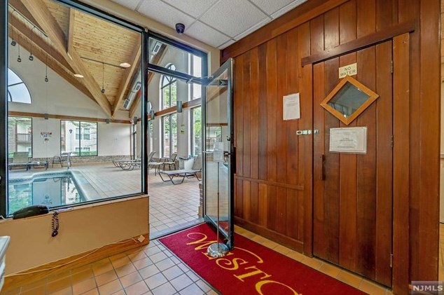 1449 Teresa Dr, West Fort Lee NJ 07024-2161 exterior