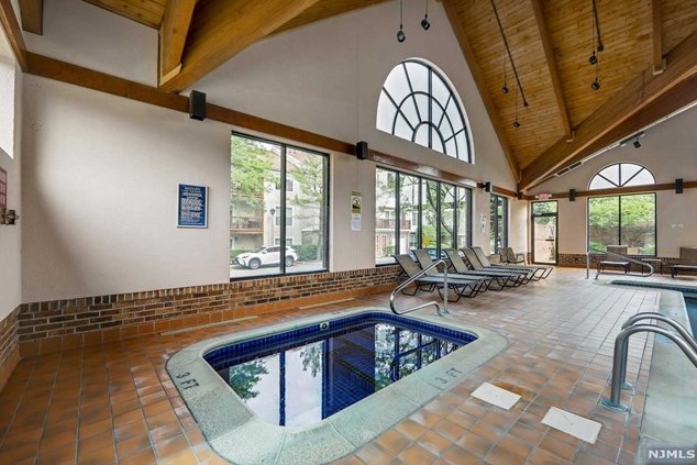 1449 Teresa Dr, West Fort Lee NJ 07024-2161 exterior