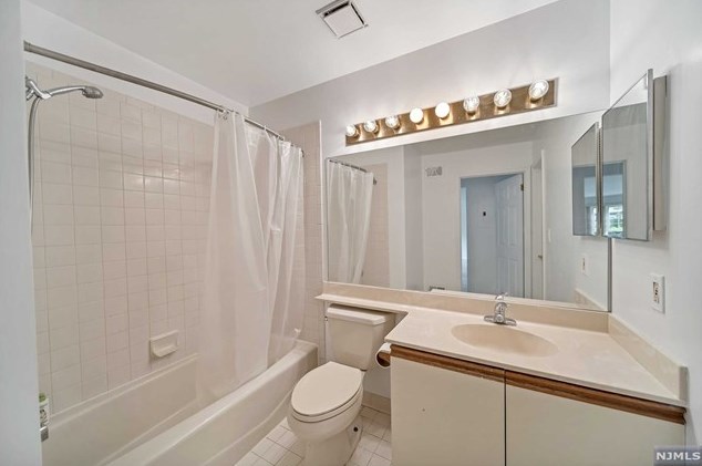 1449 Teresa Dr, West Fort Lee NJ 07024-2161 exterior