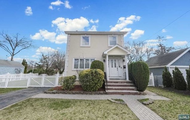 653 Princeton St, N Milford NJ  07646-2066 exterior