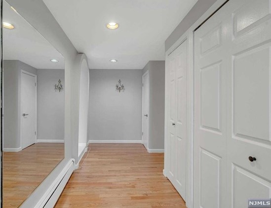 81 Eastview Ave, Mahwah NJ  07430-1211 exterior