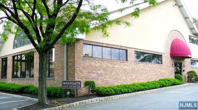 1522 Westgate Dr, West Fort Lee NJ  07024-2167 exterior