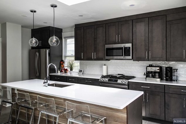 1253 Beaumont Ave, Teaneck NJ  07666-4902 exterior