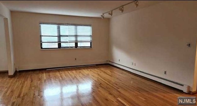 222 Palisades Blvd, Palisades Park NJ  07650-1200 exterior