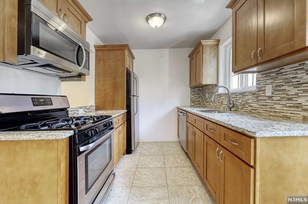 1807 Faulkner Ct, Mahwah NJ  07430-3491 exterior