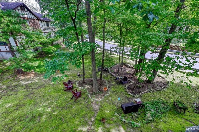 1807 Faulkner Ct, Mahwah NJ  07430-3491 exterior