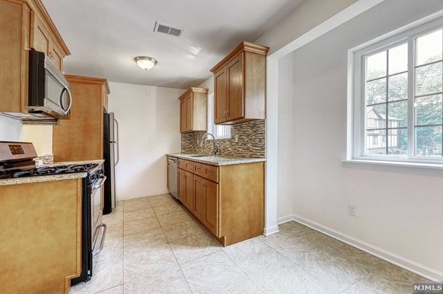 1807 Faulkner Ct, Mahwah NJ  07430-3491 exterior