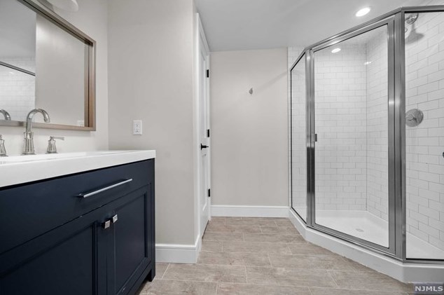 322 South Dr, Paramus NJ  07652-4813 exterior