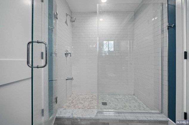 322 South Dr, Paramus NJ  07652-4813 exterior