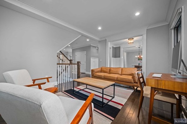 322 South Dr, Paramus NJ  07652-4813 exterior