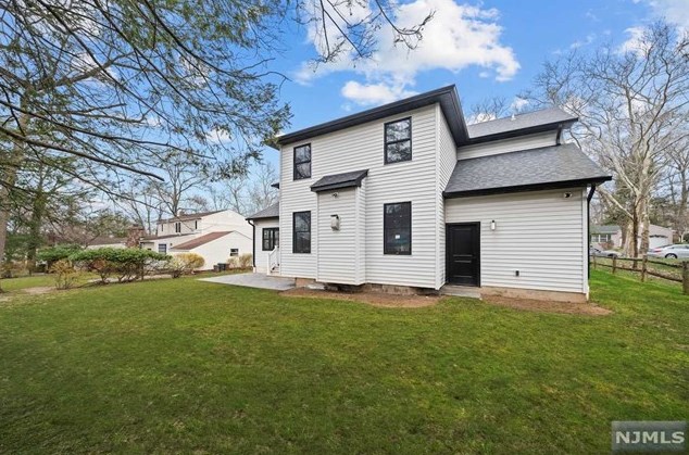 322 South Dr, Paramus NJ  07652-4813 exterior