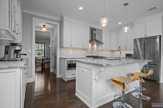322 South Dr, Paramus NJ  07652-4813 exterior