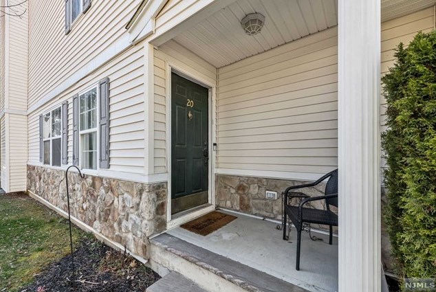 20 Lakeview Dr, Hardyston NJ  07419-2541 exterior