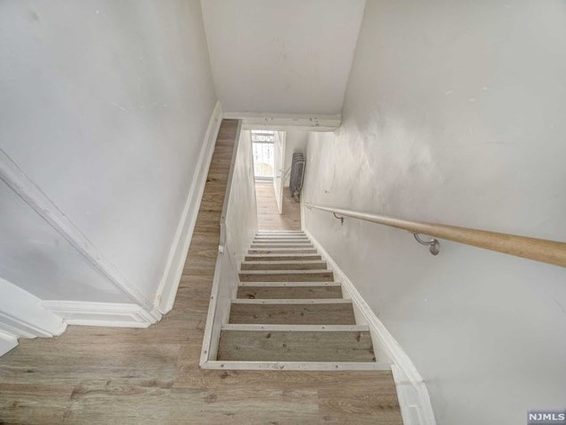 43 Montrose Ter, Irvington NJ  07111-3821 exterior