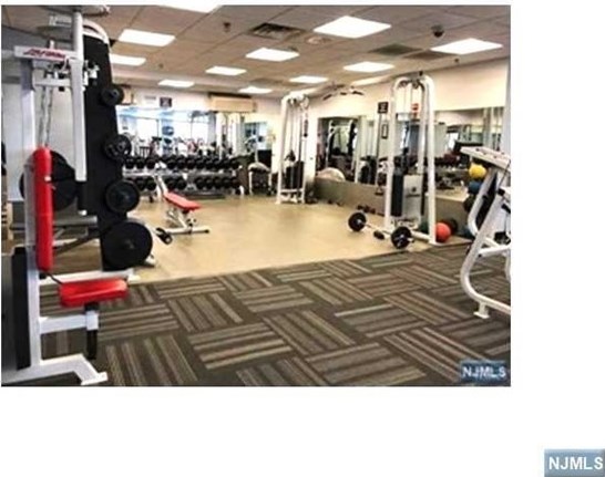 100 Old Palisade Rd, West Fort Lee NJ  07024-7064 exterior